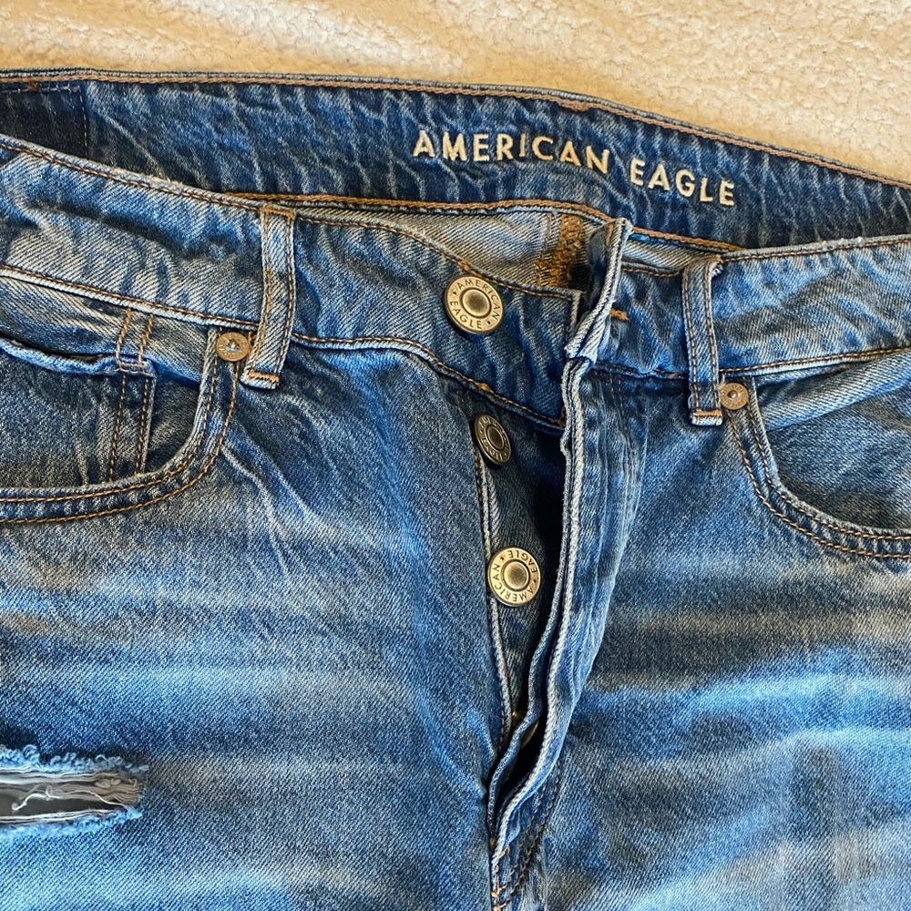 American Eagle Outfitters Medium Wash Blue Distressed Jeans - Picture 3 of 6